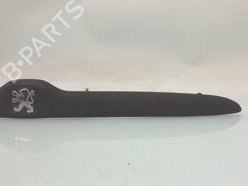 Used Tailgate trim Tailgate trim 37592650 37592650