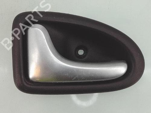 Venstre foran invendig håndtak RENAULT CLIO II (BB_, CB_) 1.4 16V (B/CB0P, BB13) (98 hp) 29012392