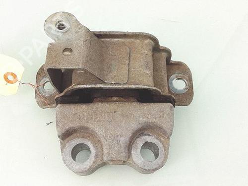 Used Engine mount FIAT 500L (351_, 352_) 1.3 D Multijet (199LXY1A, 199LXY11) (84 hp) 25353664