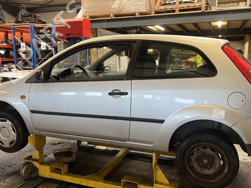 Right headlight FORD FIESTA V (JH_, JD_) 1.3 | BP25353637C29 