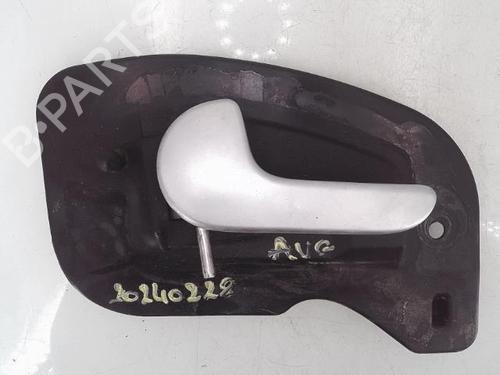 Poignée intérieure avant gauche OPEL CORSA C (X01) 1.3 CDTI (F08, F68) (70 hp) 25360082