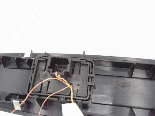 Used Right front window switch Right front window switch RENAULT MEGANE III Grandtour (KZ0/1) 1.5 dCi (KZ09, KZ0D, KZ1G, KZ29, KZ14, KZ1W, KZ10, KZ1F,... (110 hp) 25355582 25355582