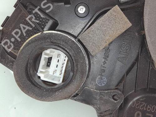 Front left lock SUZUKI GRAND VITARA II (JT, TE, TD) 1.9 DDiS All-wheel Drive (JT419, TD44, JB419WD, JB419XD,... | BP25356277C98 