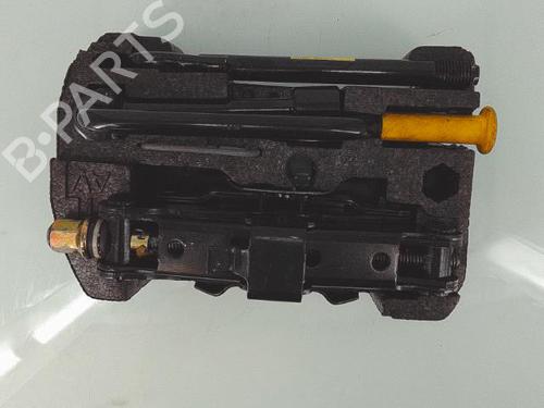 Used Jack Kit RENAULT MEGANE I (BA0/1_) 1.6 16V (BA04, BA0B, BA11, BA1J, BA16, BA19, BA1K, BA1V,... (107 hp) 25362526