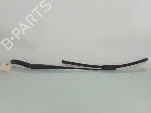 Used Front windshield wiper arm RENAULT CLIO III (BR0/1, CR0/1) 1.2 16V (BR02, BR0J, BR11, CR02, CR0J, CR11) (75 hp) 26580736
