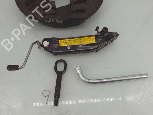 Used Jack Kit Jack Kit VW GOLF VI (5K1) 2.0 TDI (110 hp) 29340686 29340686