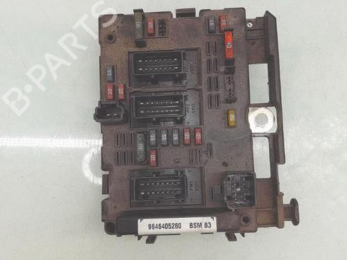 Used Fuse box Fuse box 36858037 36858037