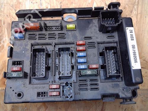 Boîte à Fusibles PEUGEOT 307 Break (3E) 2.0 HDi 135 (136 hp) 25359536
