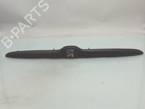 Used Tailgate trim PEUGEOT 206 Hatchback (2A/C) 1.4 i (75 hp) 31659968