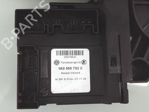 Right front window motor VW TOURAN (1T1, 1T2) 2.0 TDI | BP25588032E20 