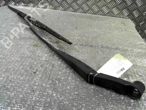 Used Front windshield wiper arm HYUNDAI i20 I (PB, PBT) 1.1 CRDi (75 hp) 24765630