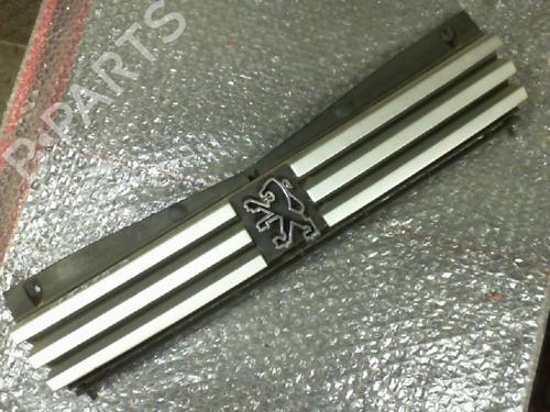 Used Grille Grille 24765809 24765809