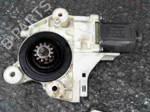 Used Left front window motor FORD FOCUS II Turnier (DA_, FFS, DS) 1.6 TDCi (90 hp) 24763039