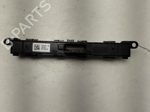 switch-renault-megane-iv-hatchback-b9amn_-2015-37754645 main image
