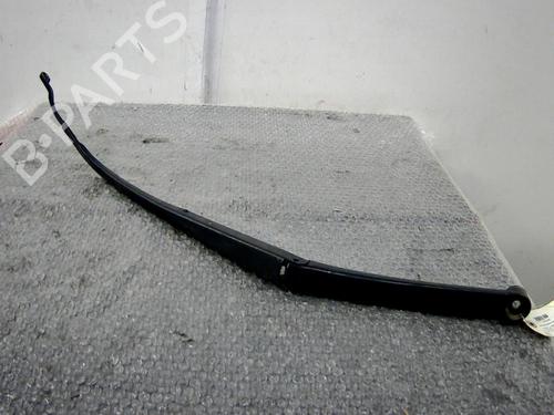 Used Front windshield wiper arm HYUNDAI i30 (PDE, PD, PDEN) 1.6 CRDi (110 hp) 24740742