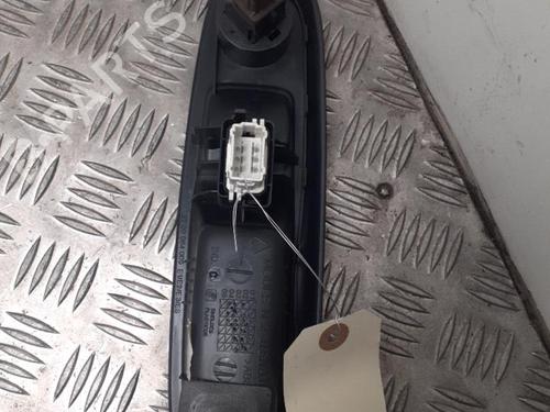 Right front window switch RENAULT CLIO II (BB_, CB_) 1.6 16V (BB01, BB0H, BB0T, BB14, BB1D, BB1R, BB2KL, BB3G... | BP24749562I26 