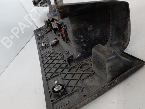 right-taillight-renault-trafic-iii-van-fg_-2014-32423685 main image