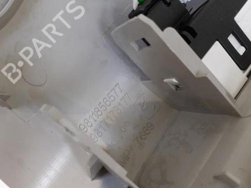 Used Interior roof light Interior roof light CITROËN C3 III (SX) 1.2 THP 110 (SXHNPS, SXHNZT, SXHNZ6) (110 hp) 24761230 24761230