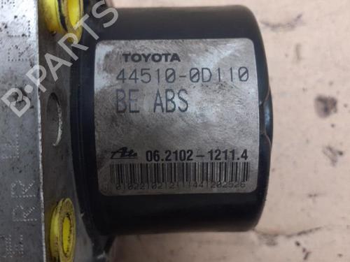 Used ABS pump TOYOTA YARIS (_P9_) 1.4 D-4D (NLP90_, NLP90R) (90 hp) 31200443