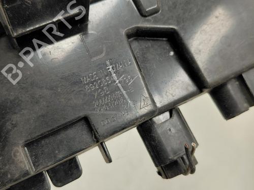 Used Right daytime light Right daytime light 37707605 37707605