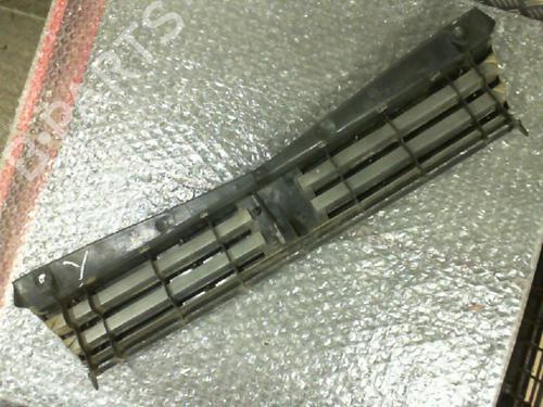 Used Grille PEUGEOT 205 II (20A/C) 1.0 (45 hp) 24765809