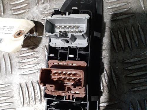 Used Left front window switch Left front window switch RENAULT LAGUNA II (BG0/1_) 1.9 dCi (BG1A, BG1V) (130 hp) 24756410 24756410