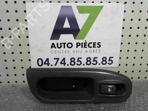Interrupteur de vitre avant droite RENAULT SCÉNIC I MPV (JA0/1_, FA0_) 1.9 dCi (JA05, JA1F) (102 hp) 24763636
