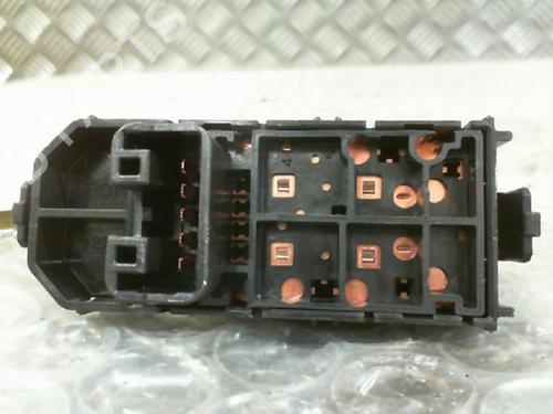 Interrupteur de vitre avant droite DAIHATSU SIRION (M3_) 1.3 (M301) (91 hp) 24765983