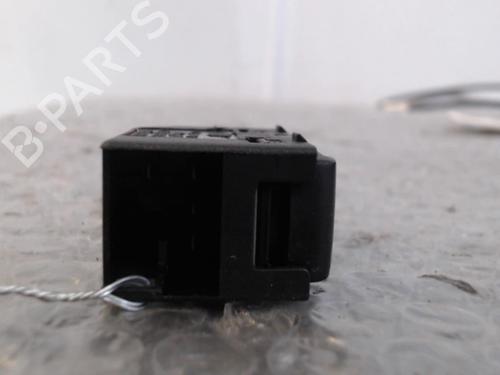 Used Right front window switch Right front window switch VW GOLF IV (1J1) 1.9 TDI (115 hp) 24764931 24764931