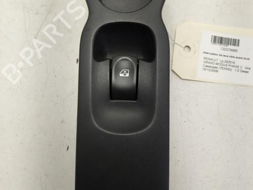Used Right front window switch Right front window switch RENAULT MODUS / GRAND MODUS (F/JP0_) 1.5 dCi (FP0F, JP0F) (86 hp) 32775951 32775951