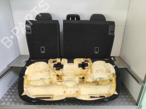 rear-seat-renault-megane-iv-hatchback-b9amn_-2015-26509516 main image
