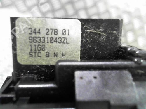Steering column stalk PEUGEOT 206 Hatchback (2A/C) 1.4 i | BP24752636I23 