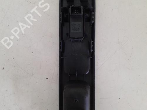 Used Right front window switch Right front window switch PEUGEOT 5008 (0U_, 0E_) 1.6 HDi (112 hp) 26886808 26886808