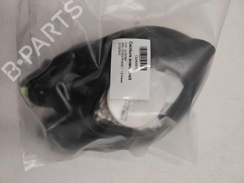front-right-seatbelt-fiat-500l-351_-352_-2012-39608917 main image