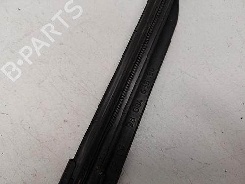 Used Front windshield wiper arm Front windshield wiper arm 38058766 38058766