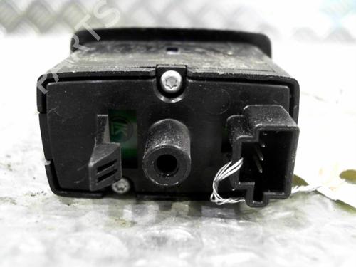Used Right rear window switch Right rear window switch MERCEDES-BENZ B-CLASS Sports Tourer (W245) B 180 CDI (245.207) (109 hp) 24743166 24743166