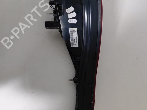 left-tailgate-light-renault-megane-iv-hatchback-b9amn_-2015-27856189 main image