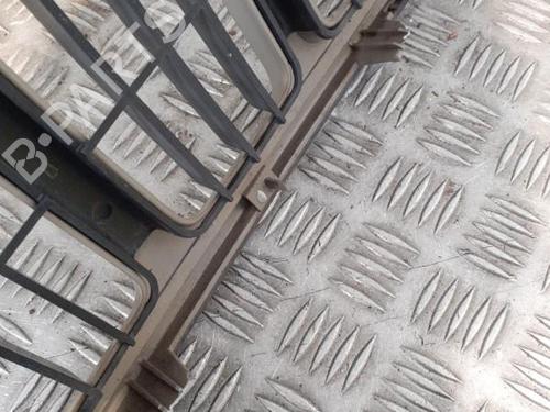 Used Grille JEEP GRAND CHEROKEE II (WJ, WG) 2.7 CRD 4x4 (163 hp) 24742379