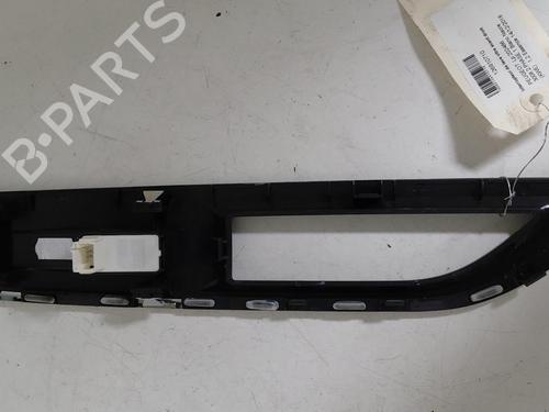 Mando elevalunas delantera derecho Mando elevalunas delantera derecho PEUGEOT 3008 II SUV (MC_, MR_, MJ_, M4_) 1.2 THP/ PureTech 130 (MRHNSM, MRHNSU, MRHNSJ, MRHNYW,... (131 hp) 36412956 36412956
