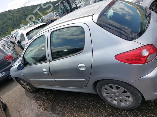 Brugte PEUGEOT 206+ (2L_, 2M_) 1.4 HDi eco 70 (68 hp) 3474723