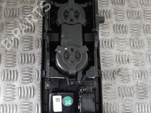 armrest-center-console-renault-clio-v-b7_-2019-24746994 main image