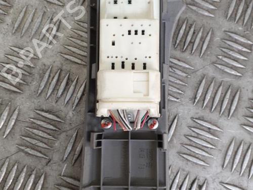 Used Switch TOYOTA YARIS (_P9_) 1.4 D-4D (NLP90_, NLP90R) (90 hp) 24757830