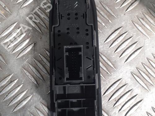 Used Switch Switch PEUGEOT 308 I (4A_, 4C_) 1.6 HDi (92 hp) 24740110 24740110
