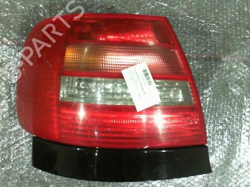 Venstre baglygte AUDI A4 B5 (8D2) 1.9 TDI (116 hp) 24742927