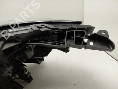 Right headlight RENAULT CLIO V (B7_) 1.0 TCe 90 (B7MT) | BP32423806C29