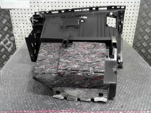Used Glove box RENAULT CLIO III (BR0/1, CR0/1) 1.5 dCi (BR17, CR17) (86 hp) 24743736