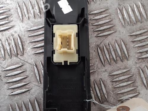 Used Right front window switch Right front window switch RENAULT CLIO IV (BH_) 1.5 dCi 75 (75 hp) 24757021 24757021