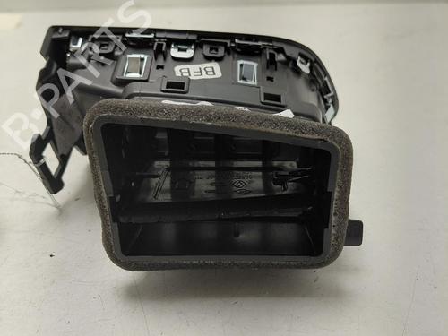 air-vent-renault-megane-iv-hatchback-b9amn_-2015-37754646 main image
