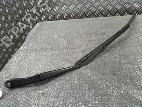 Used Front windshield wiper arm MERCEDES-BENZ B-CLASS Sports Tourer (W245) B 180 CDI (245.207) (109 hp) 24743131