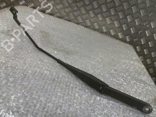 Used Front windshield wiper arm FORD FIESTA VI (CB1, CCN) 1.4 TDCi (68 hp) 24751858